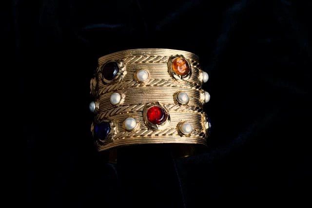 Chanel Chanel 1988-89 FW Rare Glass Bangle Size ONE SIZE - 2 Thumbnail