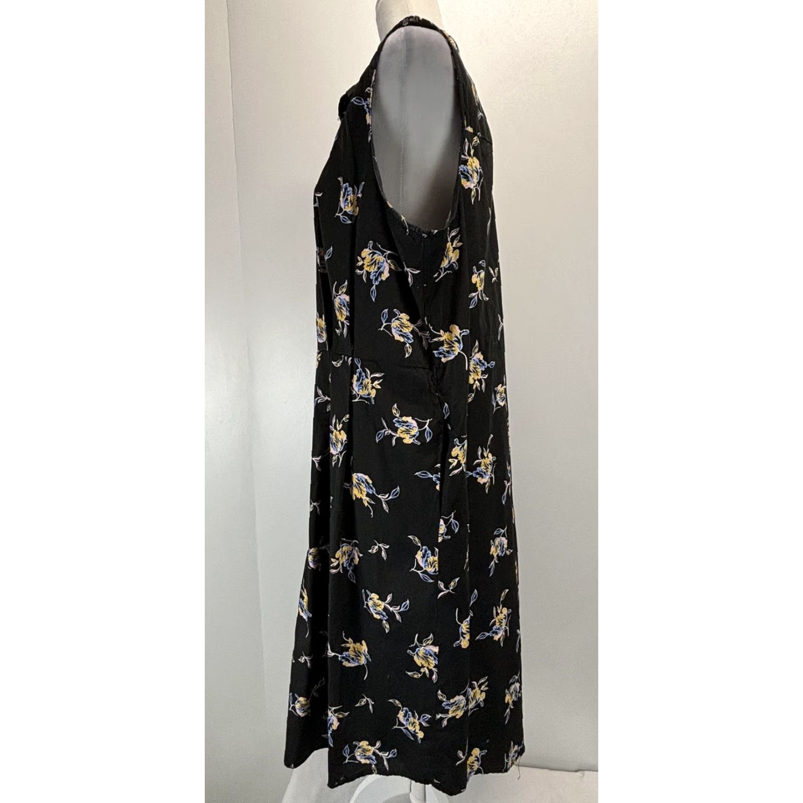 Vintage VINTAGE Who What Wear Floral Shirt Dress XXL Black Sleeveless Knee Length Button Front Women Size XXL / US 16-18 / IT 52-54 - 2 Thumbnail