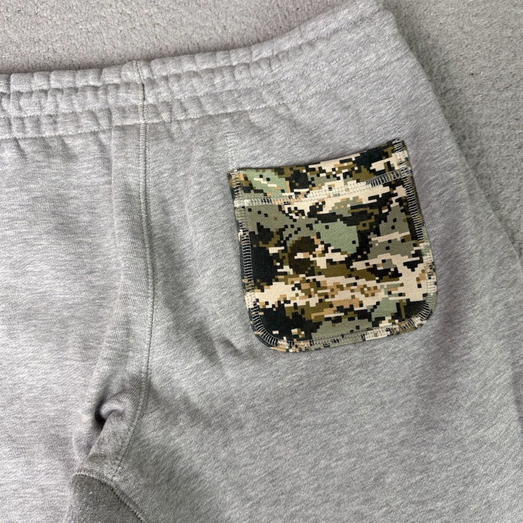 Nike Nike Knows FB Sweatpants Mens Large Gray Camo Pockets Heavyweight Essential Rare Pants Size US 33 - 7 Thumbnail