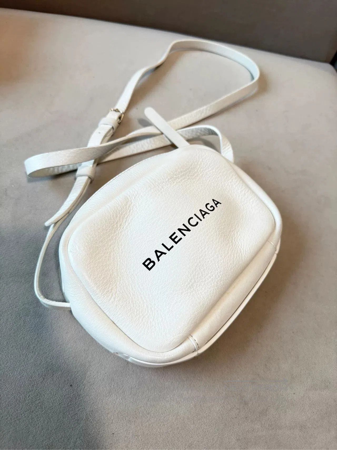 Balenciaga Balenciaga White Calfskin Small Pouch. Size ONE SIZE - 4 Thumbnail