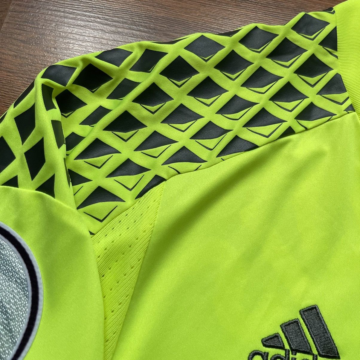 Adidas × Vintage CHELSEA ADIDAS 2016/2017 FOOTBALL GK JERSEY #13 COURTOIS Size US M / EU 48-50 / 2 - 5 Thumbnail
