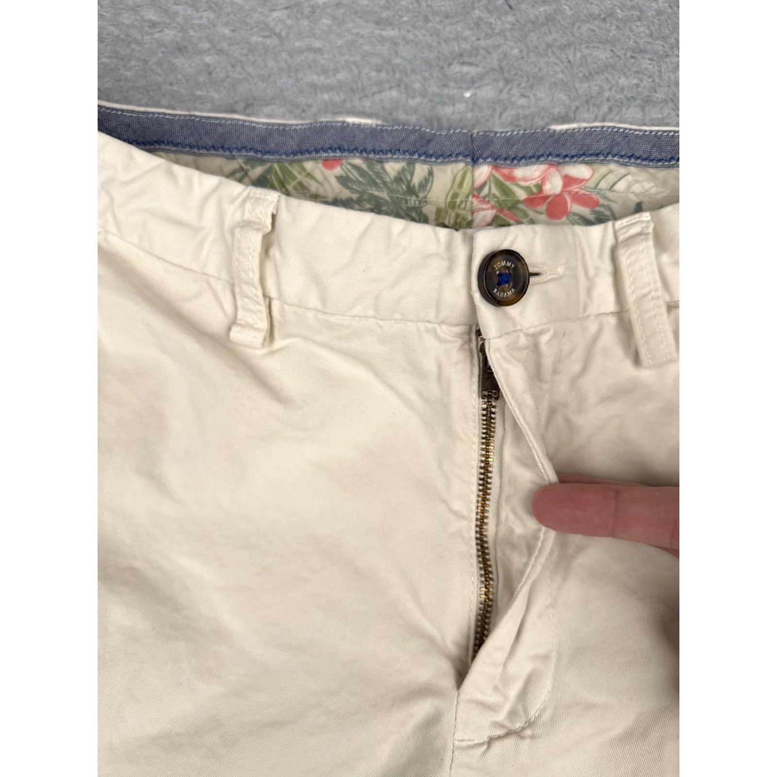 Tommy Bahama Tommy Bahama Shorts Mens 34 Chino Flat Front Zip Fly Beige Khaki Casual Beach Linen Cotton Blend Pockets Size US 34 / EU 50 - 7 Thumbnail