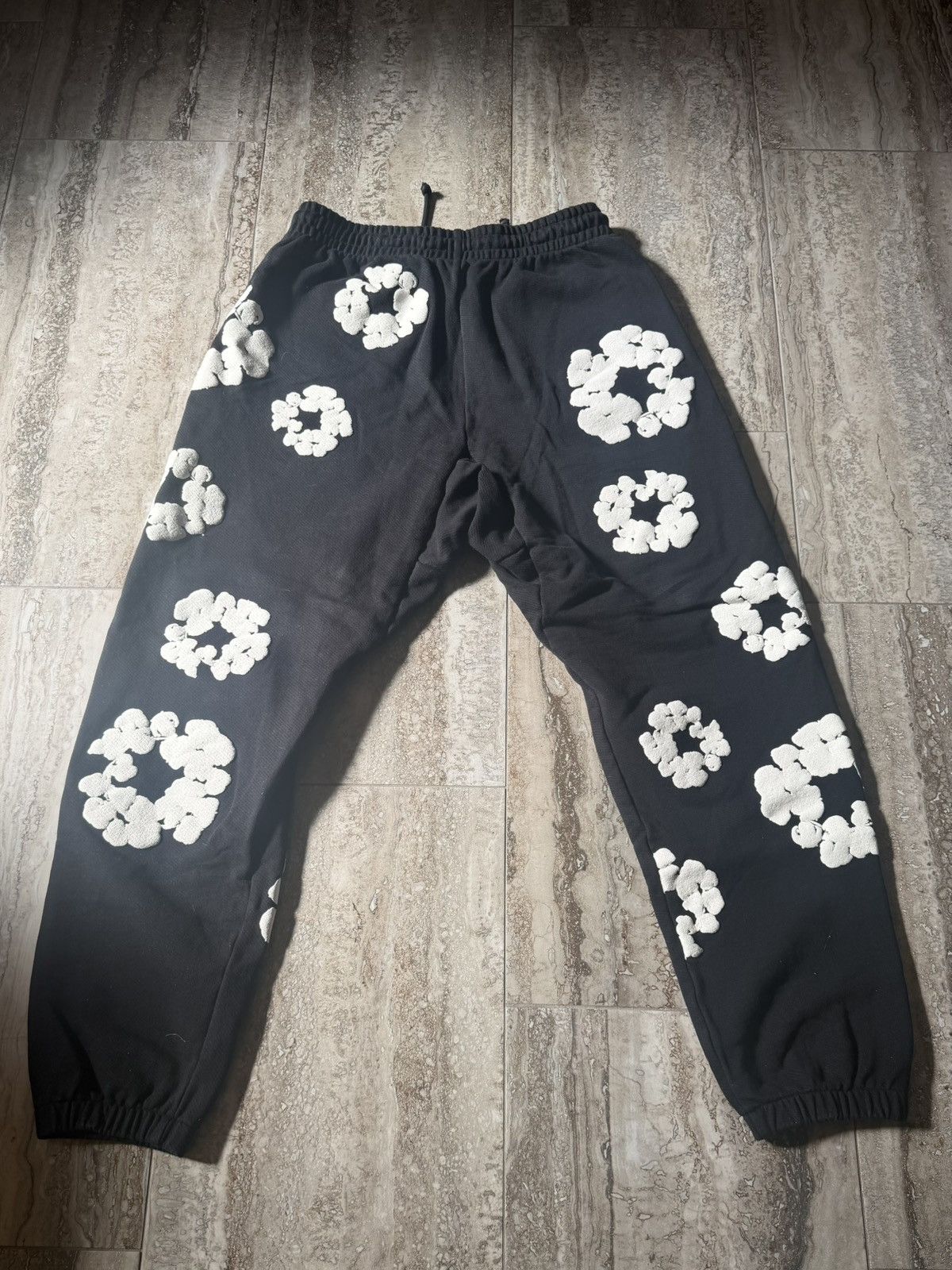DENIM TEARS The cotton wreath Sweatpants (Black) Size US 32 / EU 48 - 2 Thumbnail
