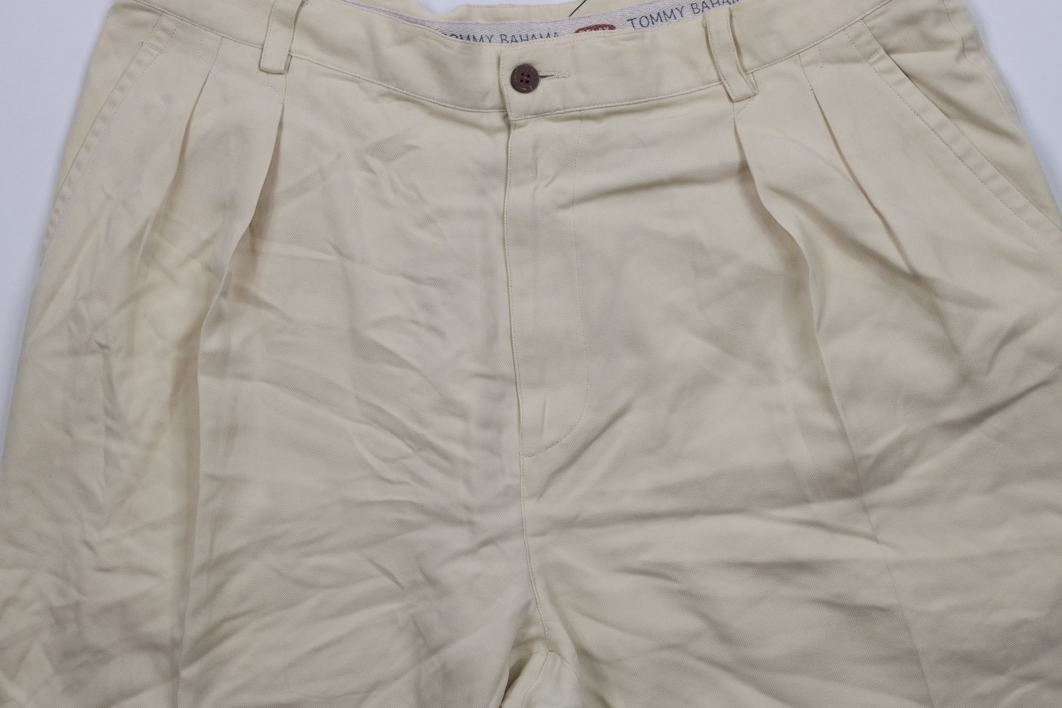 Tommy Bahama × Vintage Vintage 90s Tommy Bahama Pleated Chino Shorts Cream Size US 36 / EU 52 - 3 Thumbnail