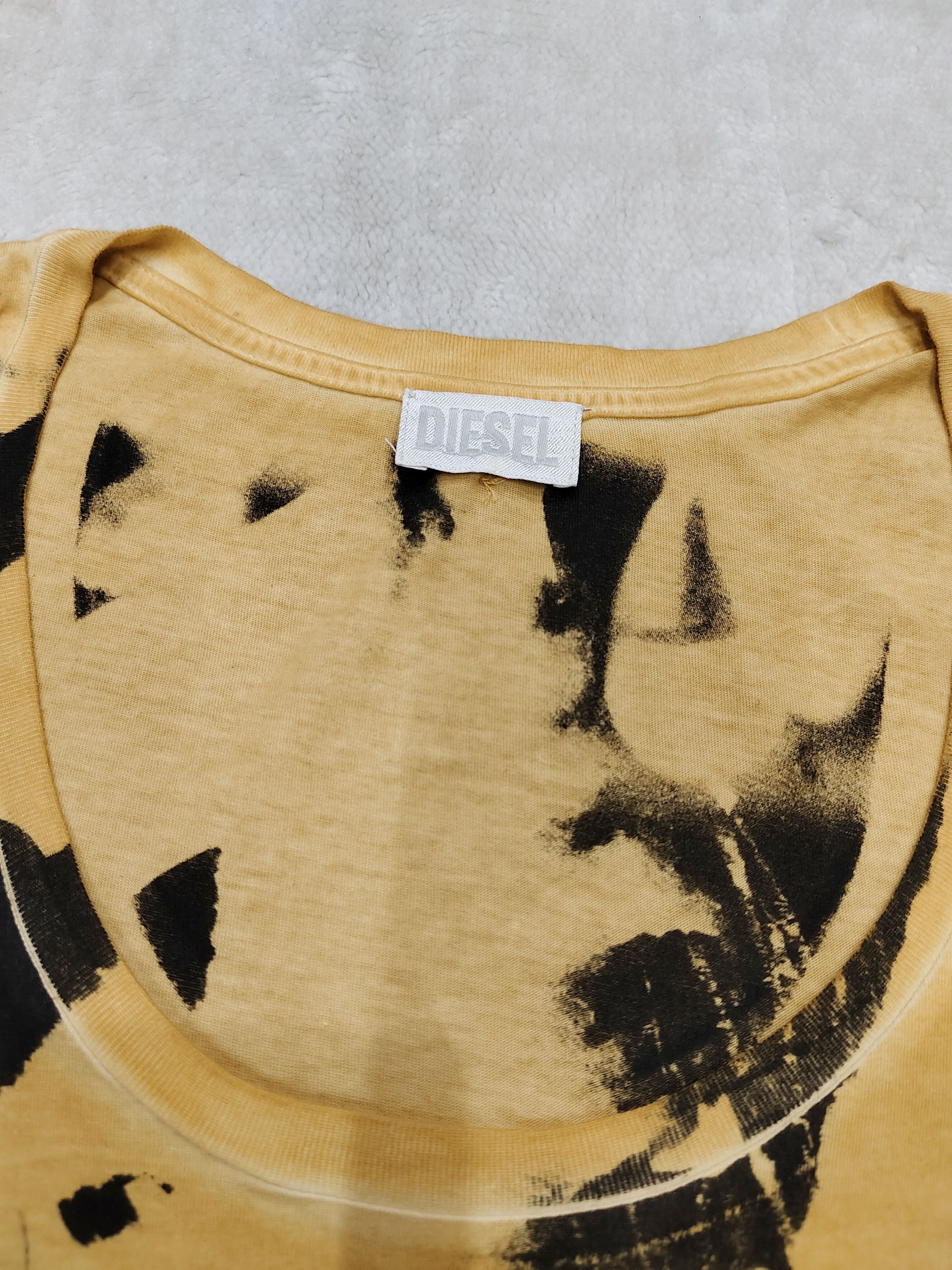 Diesel 2000s Diesel- Rare Abstract Grunge Portrait Washed Tshirt Size M / US 6-8 / IT 42-44 - 4 Thumbnail