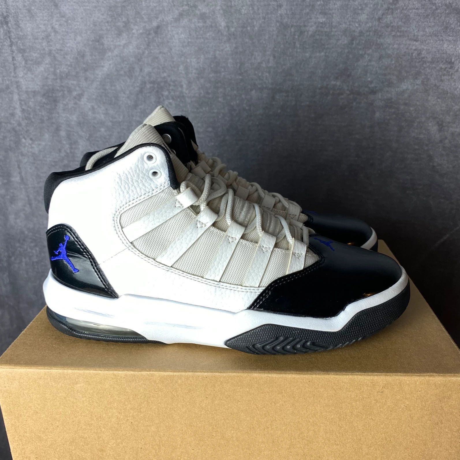 Jordan Brand Nike Air Jordan Max Aura 11 white black patent leather Size US 8 / IT 38 - 4 Thumbnail