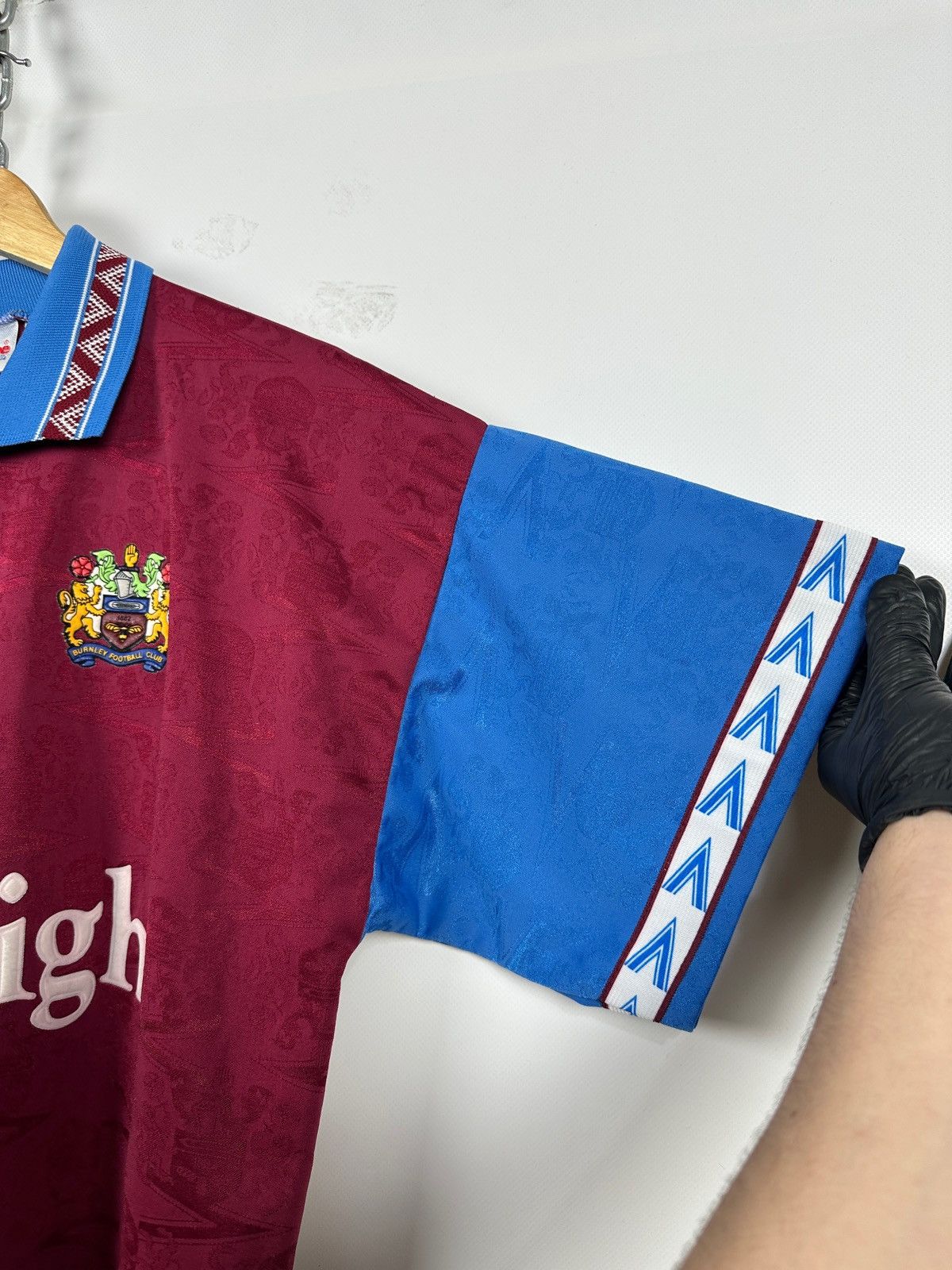 Vintage 1993/95 Mitre Burnley FC Vintage Home Soccer Jersey Size US L / EU 52-54 / 3 - 8 Thumbnail