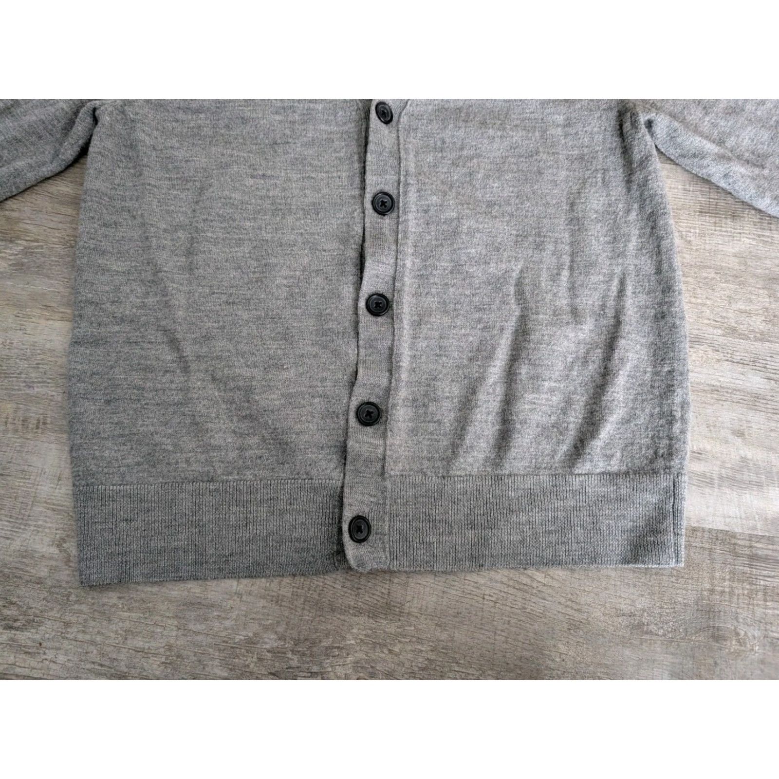 J.Crew J.CREW Cardigan Sweater Merino Wool Heritage Gray Medium Women Knit V-Neck Button Pockets All Seasons Lightweight Casual Formal 100% Merino Wool Size M / US 6-8 / IT 42-44 - 5 Thumbnail