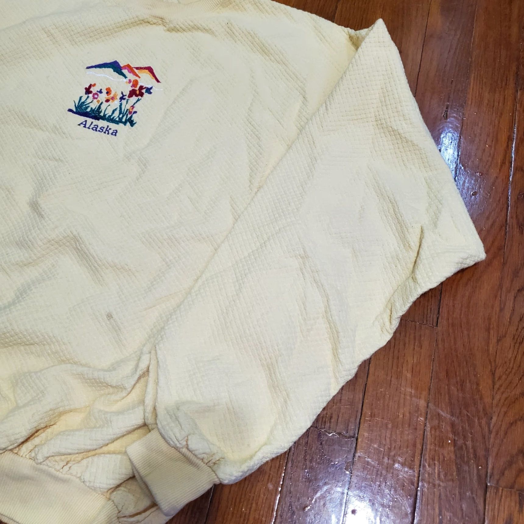 Vintage VINTAGE Alaska Stitched Sweatshirt Adult L Flower Floral Yellow Pullover Nike Size US L / EU 52-54 / 3 - 5 Thumbnail