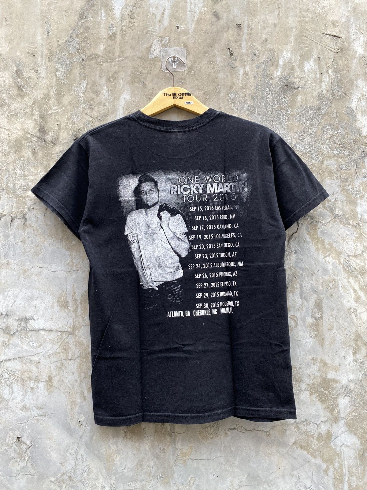 Band Tees Ricky Martin One World Tour 2015 Tee Size US S / EU 44-46 / 1 - 4 Thumbnail