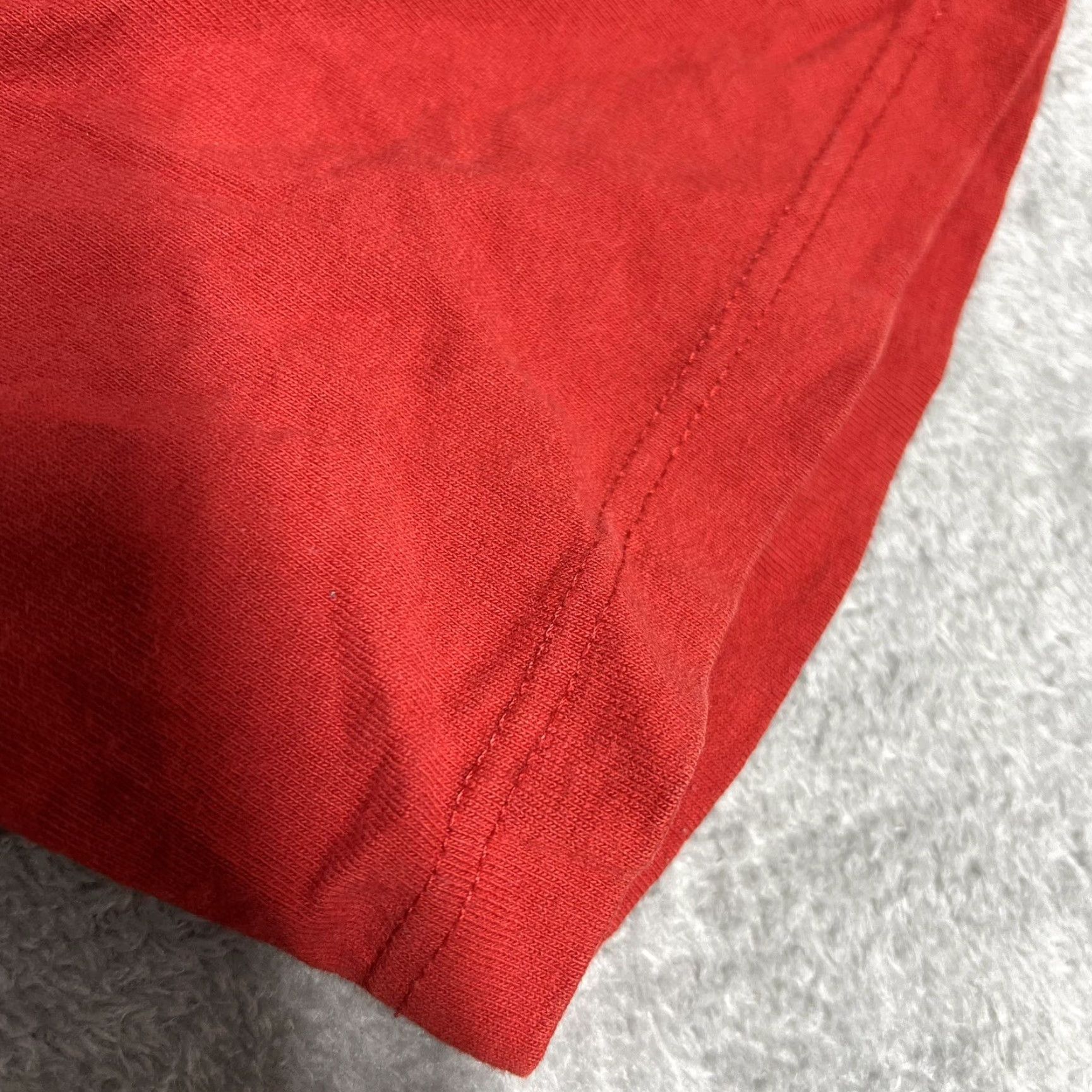 Tommy Hilfiger VINTAGE Tommy Hilfiger Men's T-Shirt Large Logo Text Graphic Print Red Tee Size US L / EU 52-54 / 3 - 3 Thumbnail