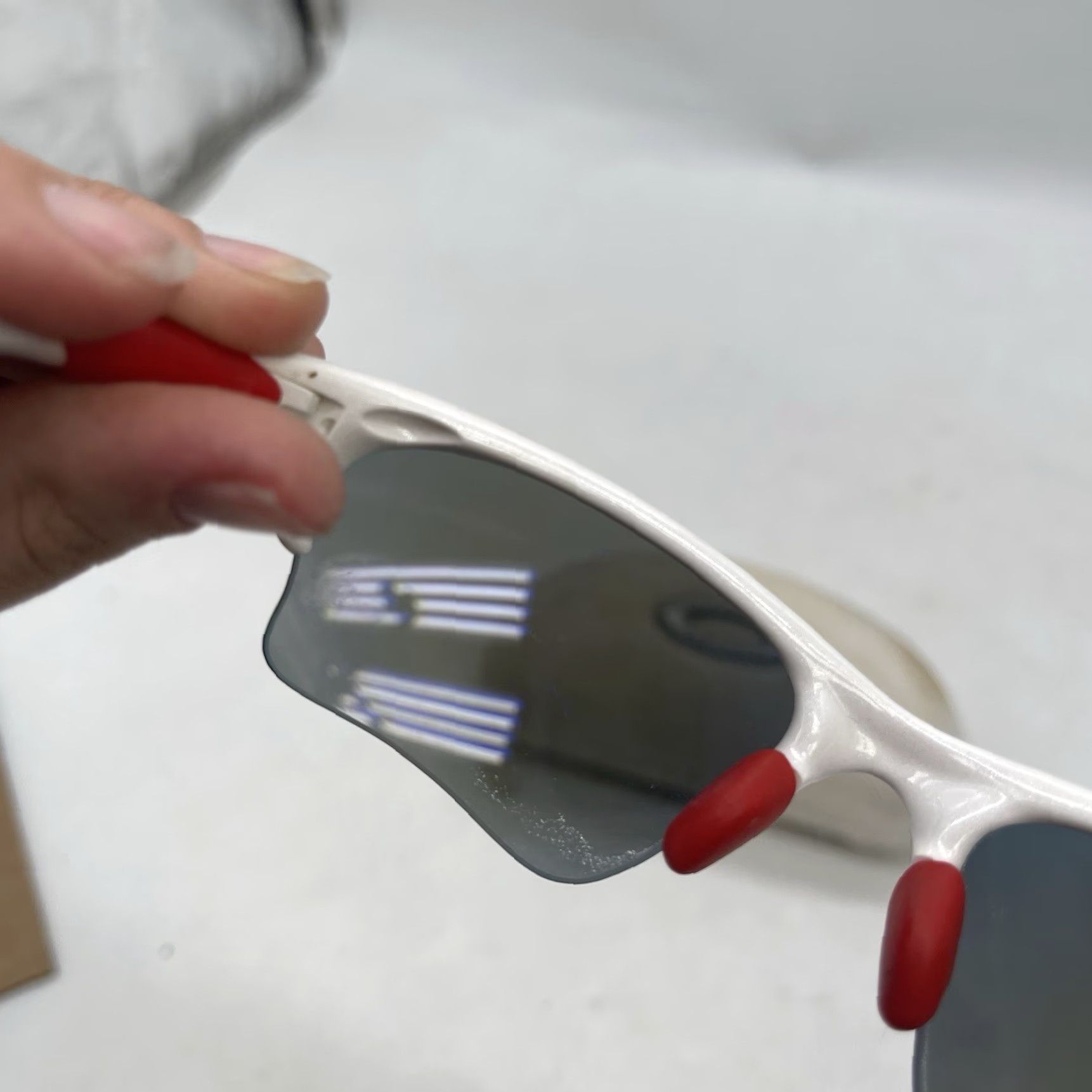 Oakley OAKLEY Sunglasses Flak White Polarized Gray Lens Case Good Condition Read Size ONE SIZE - 5 Thumbnail
