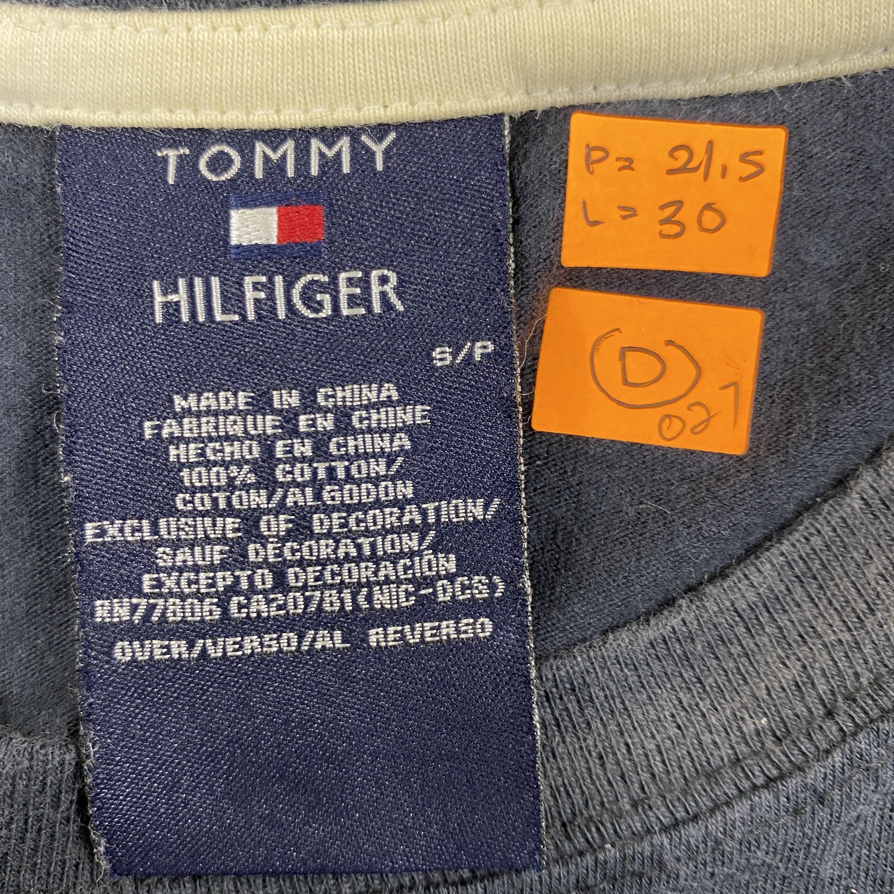 Tommy Hilfiger Vintage Tommy Hilfiger Big Logo Large T-shirt D027 Size US L / EU 52-54 / 3 - 4 Thumbnail