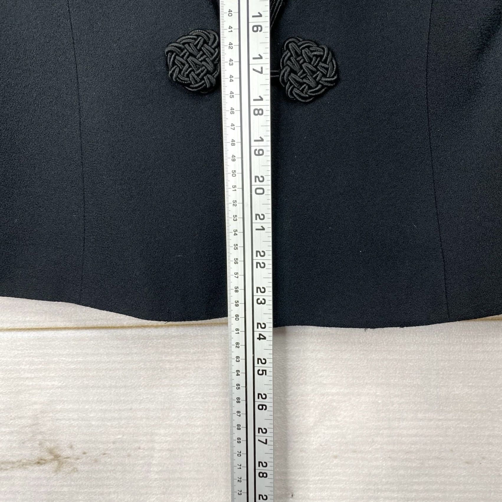 Vintage VINTAGE Nolan Miller Blazer Women 10 Black Embroidered Shoulder Lined Wool 100% Wool Notch Lapel Single-Breasted 80s Fashion Womens Size L / US 10 / IT 46 - 7 Thumbnail