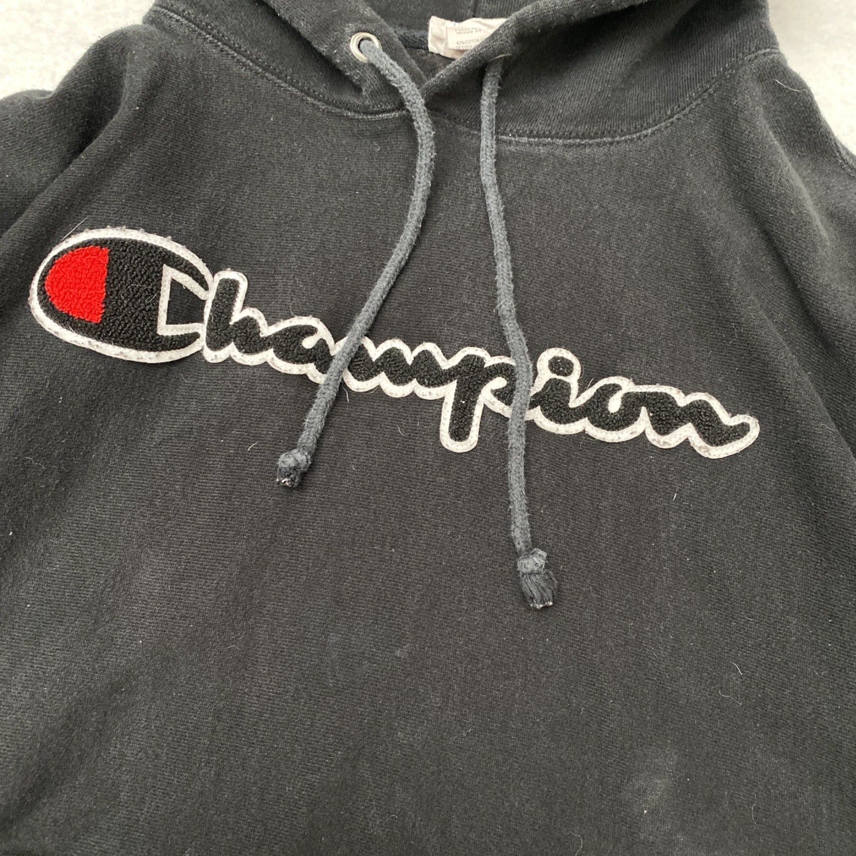 Champion VTG Champion Hoodie LARGE Reverse Weave Logo Embroidery Black Mens L Distressed Pullover Size US L / EU 52-54 / 3 - 4 Thumbnail