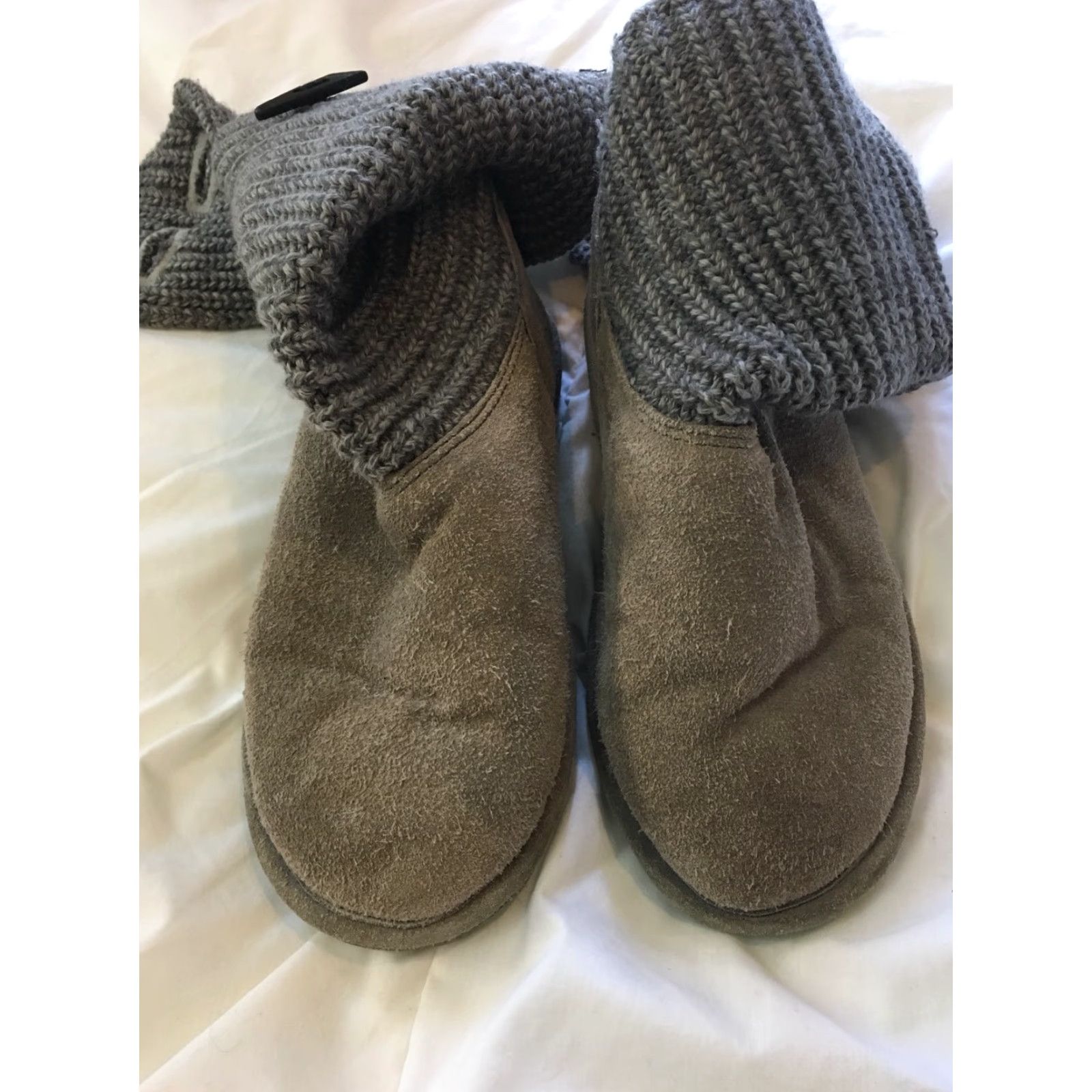 Vintage Bearpaw Women's Boot Gray Suede Knit Uppers & Sheepskin Lining Fold-Over 6 US Size 6 Size US 6 / IT 36 - 8 Thumbnail