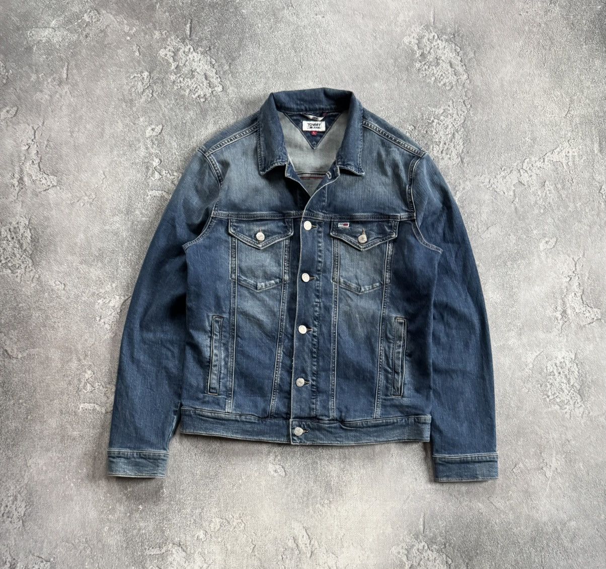 Tommy Hilfiger Tommy Hilfiger L blue denim trucker jacket button bomber Size US L / EU 52-54 / 3 - 8 Thumbnail