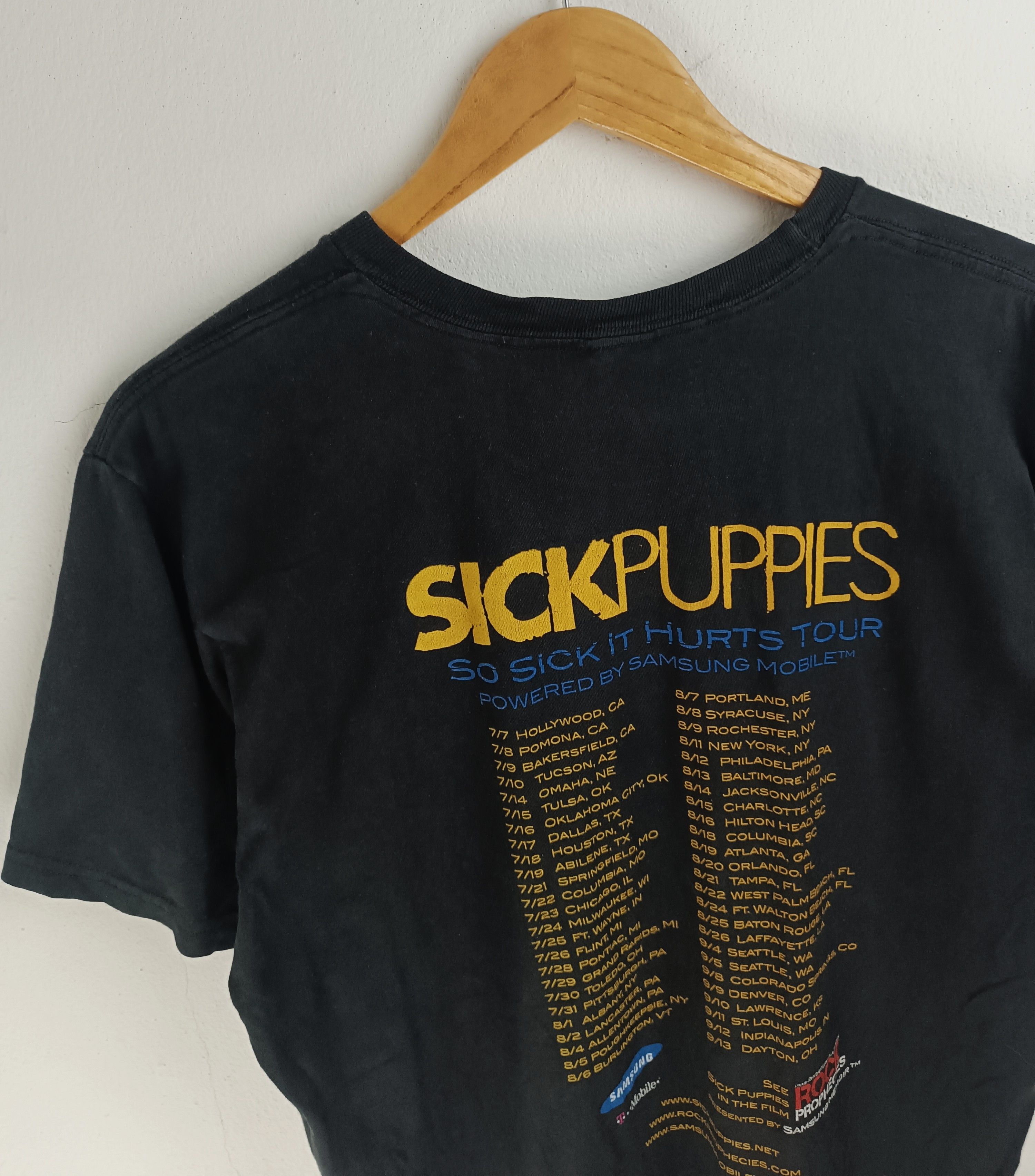 Vintage VINTAGE '09 SICK PUPPIES SO SICK TOUR TEE 3 DAYS GRACE Size US L / EU 52-54 / 3 - 14 Thumbnail