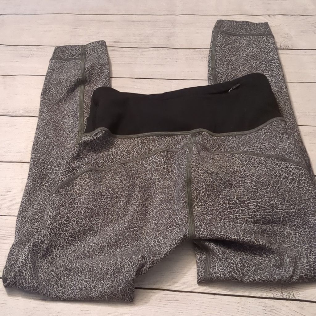 Lululemon Lululemon run the day 7/8 tight fractal starlight black sz 4 Size 27" / US 4 / IT 40 - 5 Thumbnail