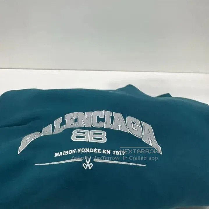 Balenciaga Balenciaga Blue Logo Hoodie for Men. Size US S / EU 44-46 / 1 - 7 Thumbnail