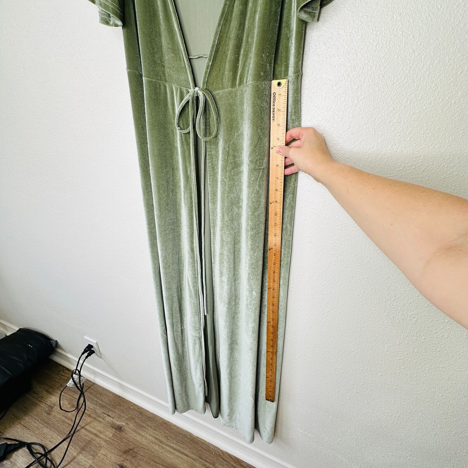 Other Baltic Born Sage Green Velour Flutter Sleeve Maxi Wrap Dress Size XS / US 0-2 / IT 36-38 - 14 Thumbnail