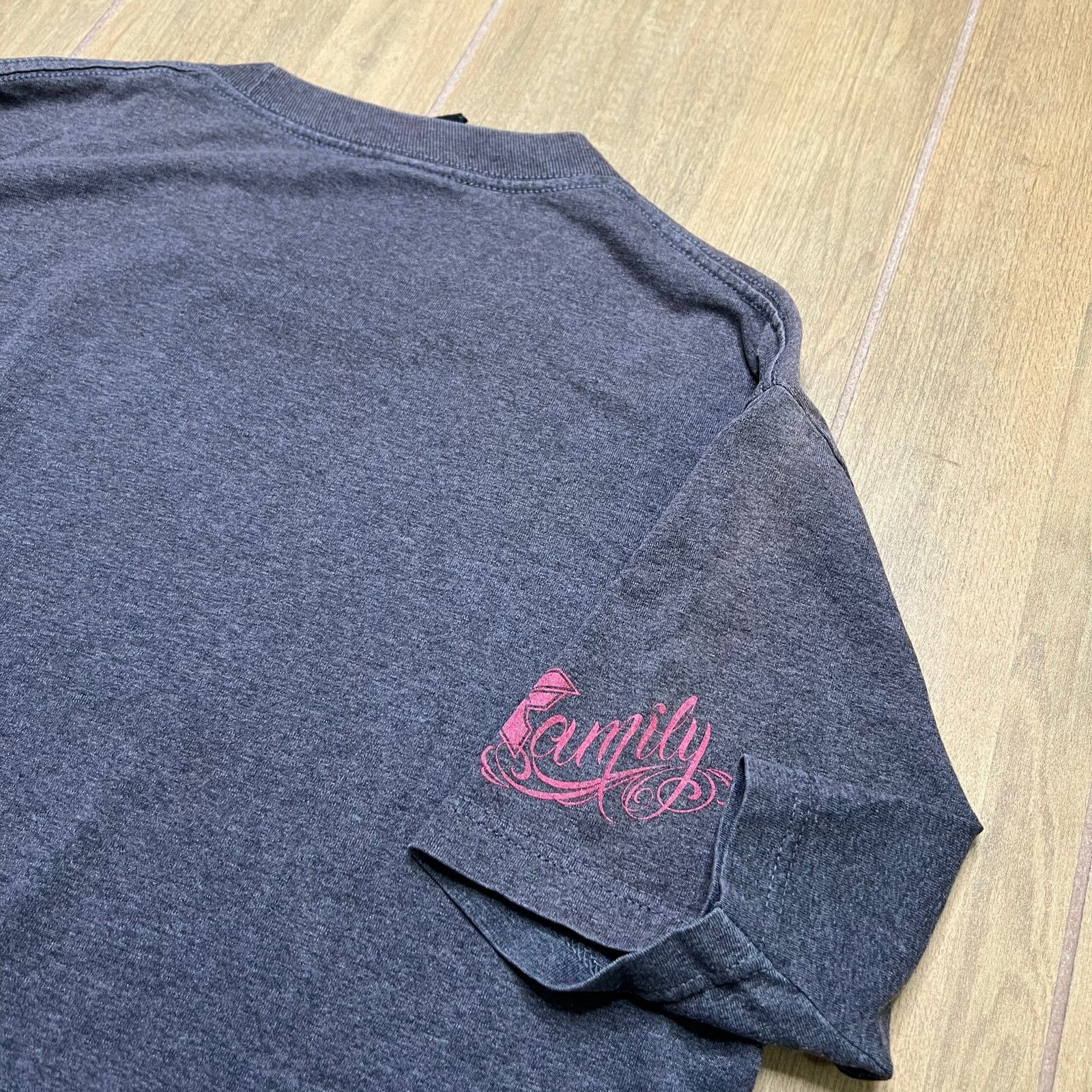 Almost Famous Vintage Y2K Famous Stars & Straps T shirt grey Sz L Distress Size US L / EU 52-54 / 3 - 9 Thumbnail