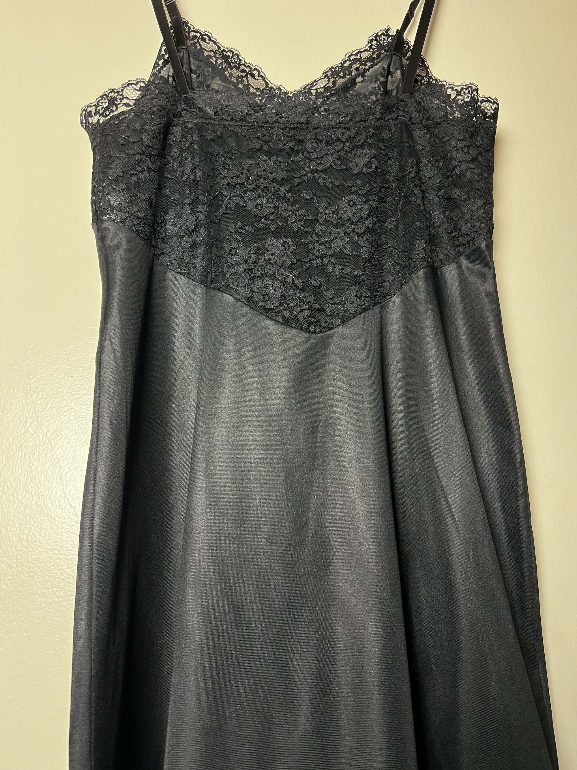 Vintage Vintage 1960's Black Lace Trimmed Slip Size ONE SIZE - 8 Thumbnail