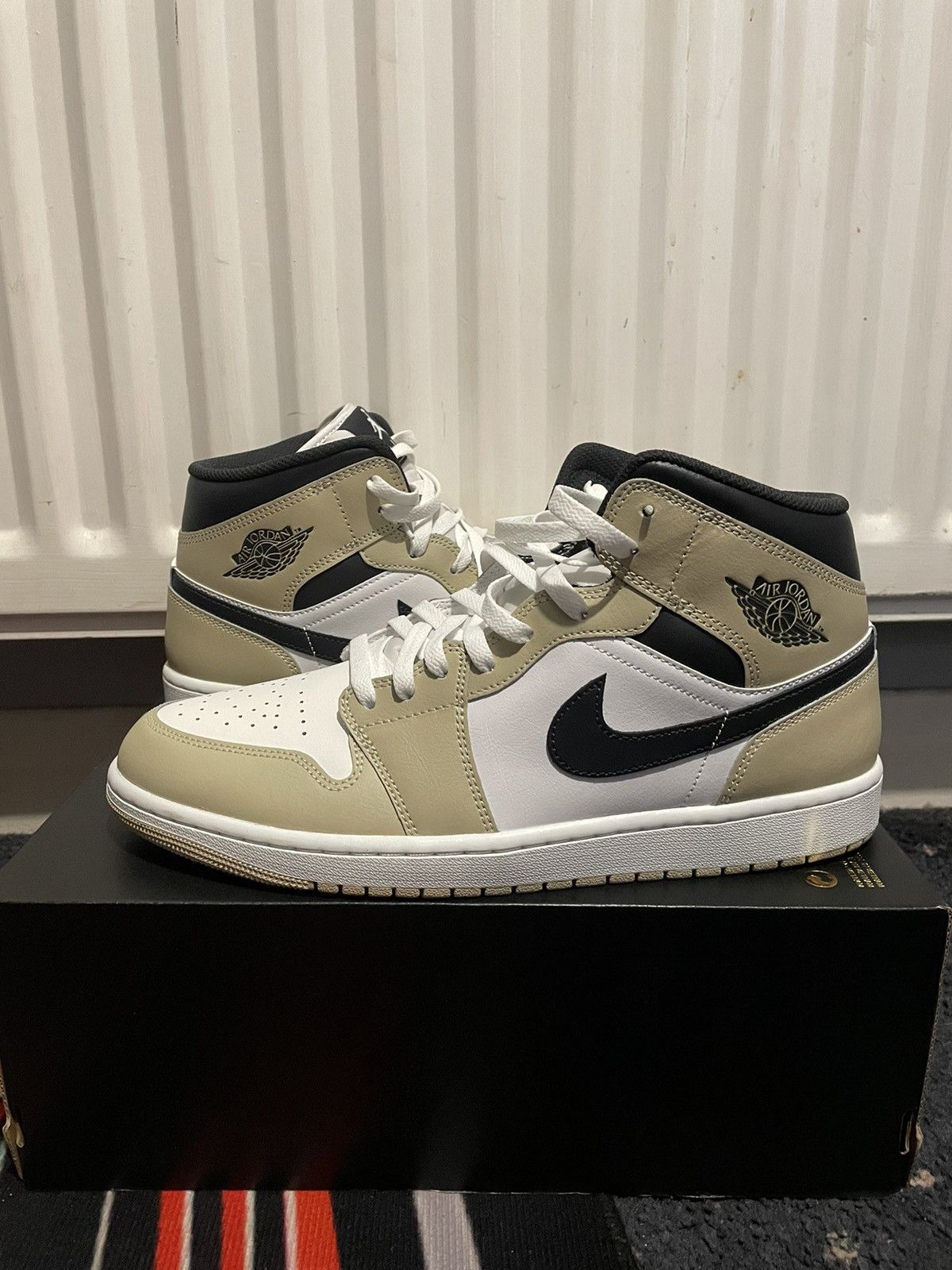 Nike Nike Air Jordan 1 Mid SE in cream and black Size US 12.5 / EU 45-46 - 4 Thumbnail