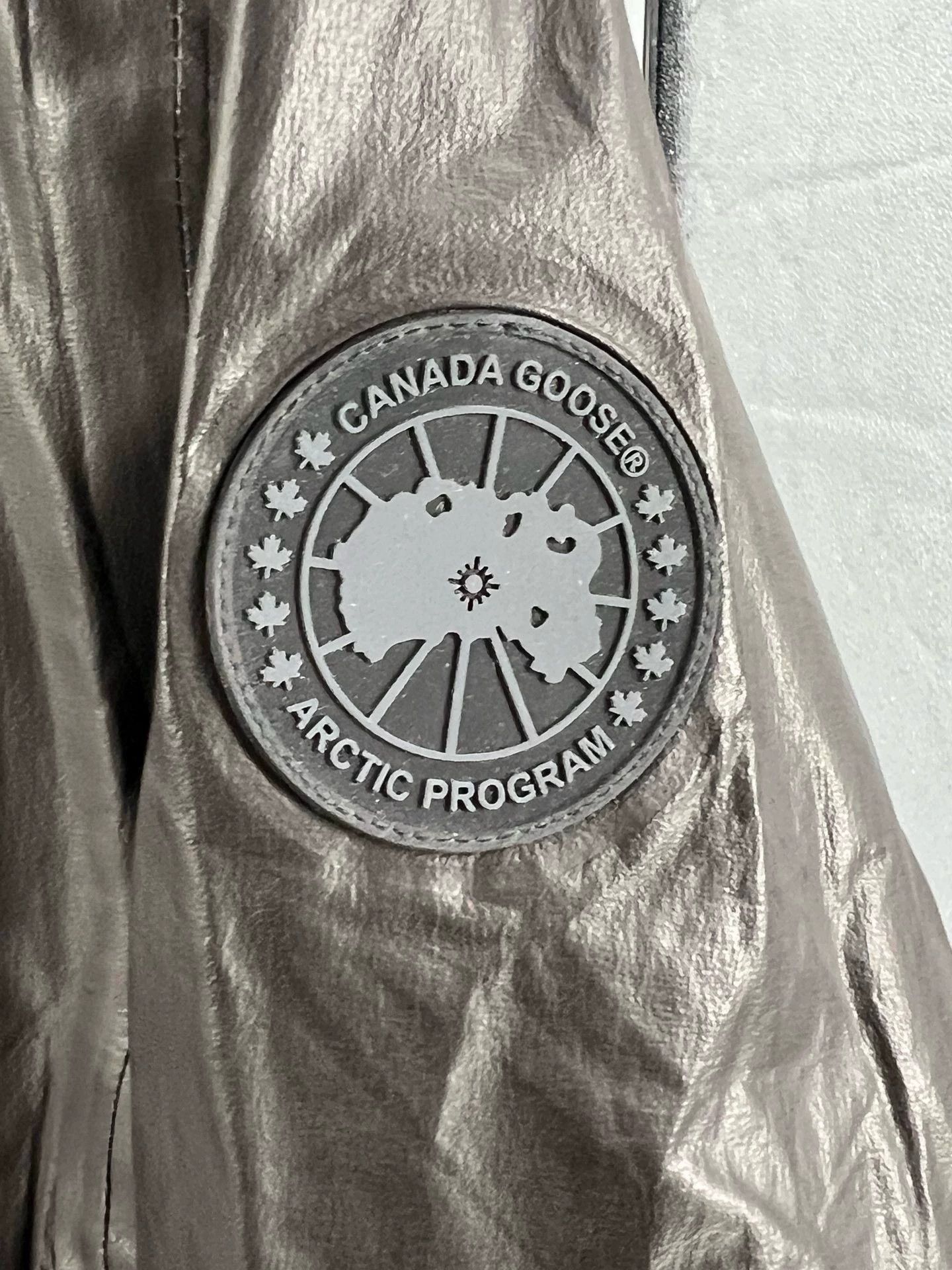 canada goose nomad hooded jacket