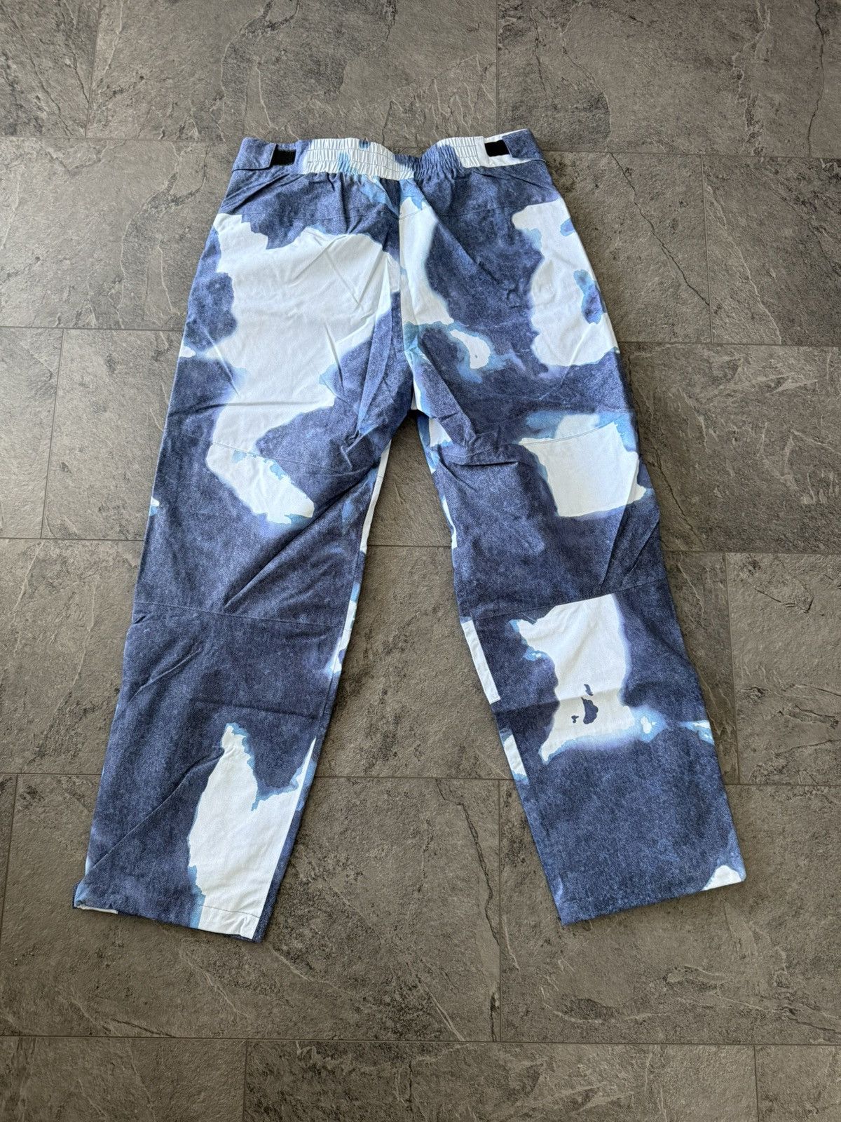 Supreme × The North Face Supreme x The North Face Bleached Denim Print Mountain Pant Size US 32 / EU 48 - 10 Thumbnail
