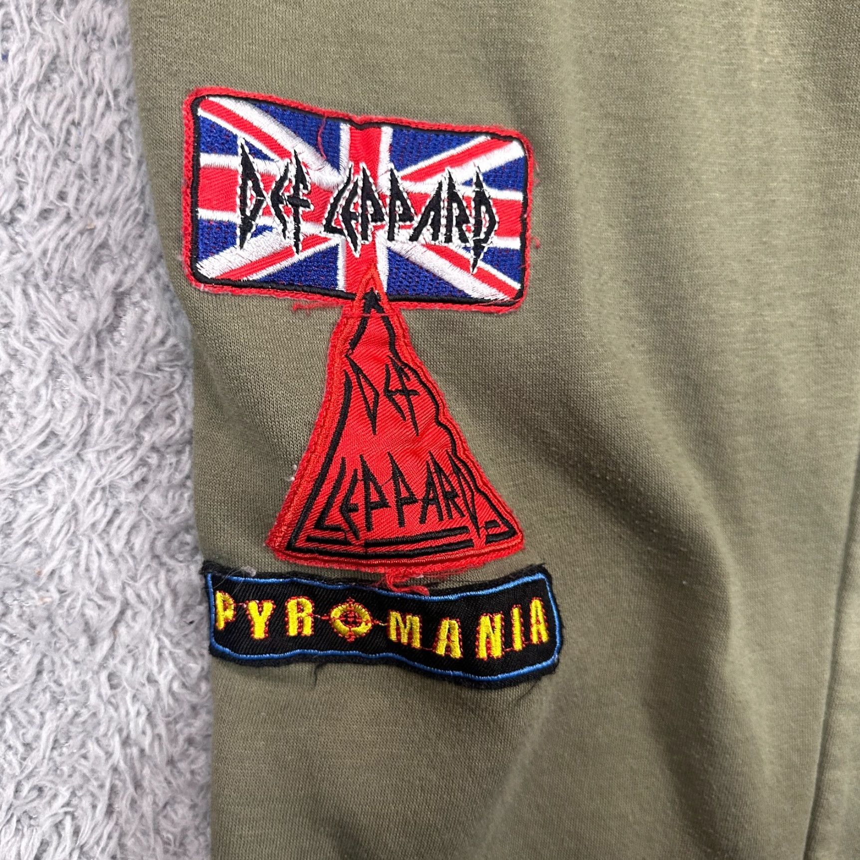Vintage Def Leppard Green Sweatpants Mens M XL (fits M) Patches Warm Soft Pajama Pants Vinyl Shirt? Size US 31 - 5 Thumbnail