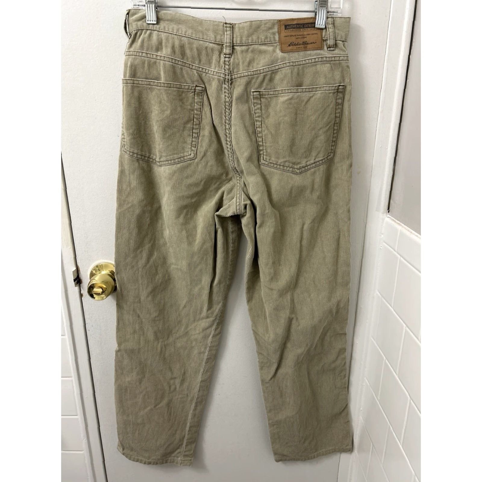 Eddie Bauer VINTAGE Eddie Bauer Pants Mens 30x28 Corduroy Tan Straight Leg 100% Cotton YKK Button Zip Front 5-Pocket Design Leather Patch Size US 30 / EU 46 - 7 Thumbnail
