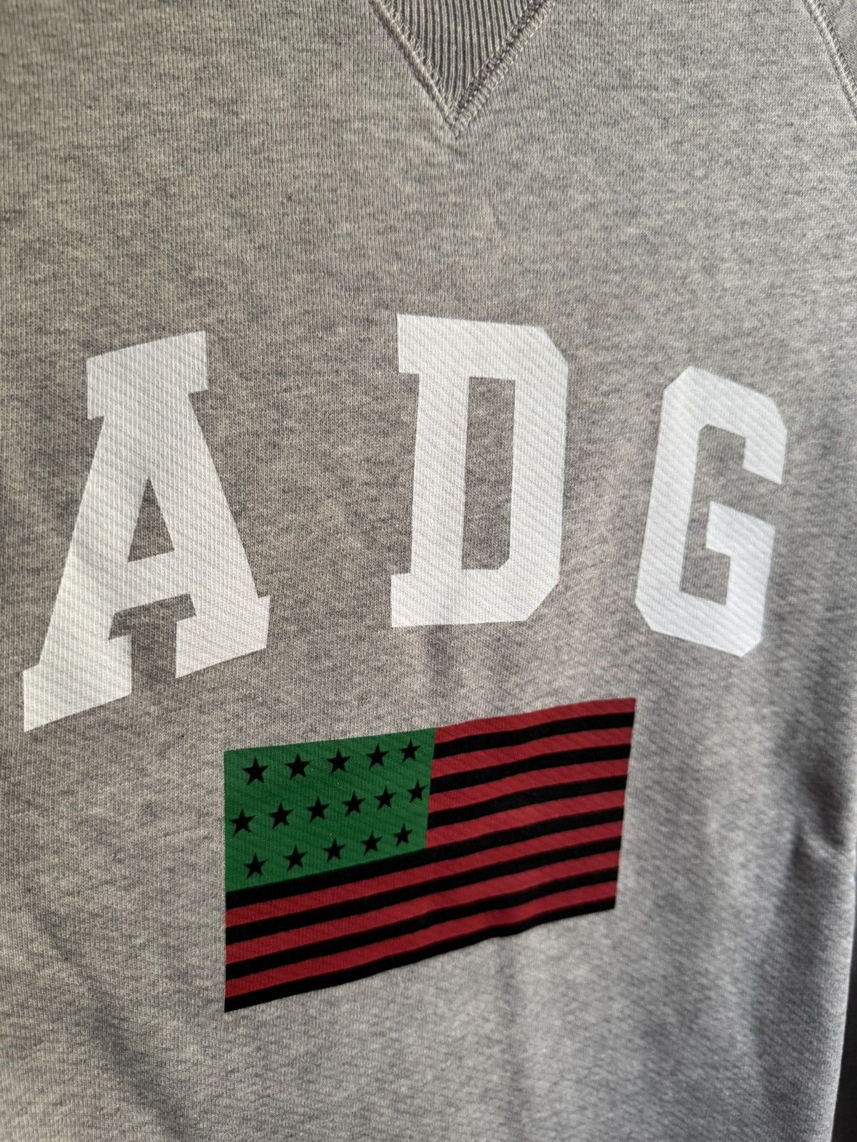 DENIM TEARS Denim Tears ADG Pan African American Flag Crewneck Grey Size US M / EU 48-50 / 2 - 2 Thumbnail
