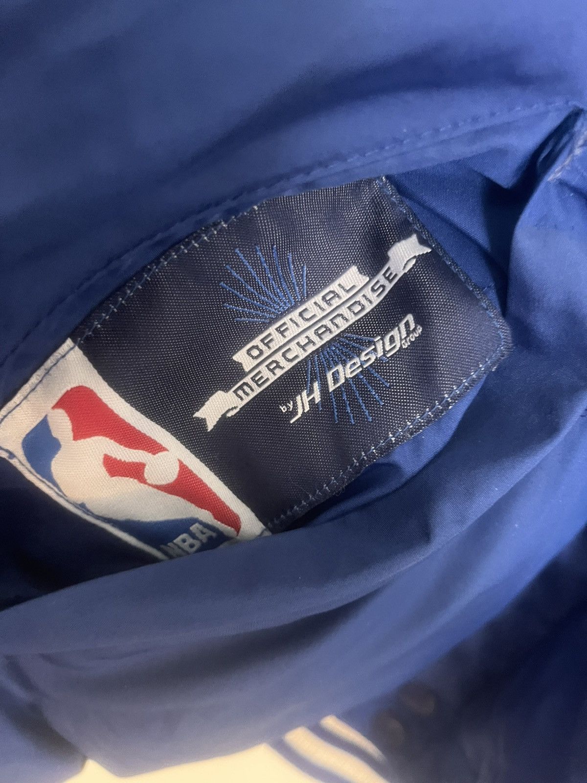 Jeff Hamilton vintage jeff hamilton thrashed reversible new york knicks v Size US XL / EU 56 / 4 - 2 Thumbnail
