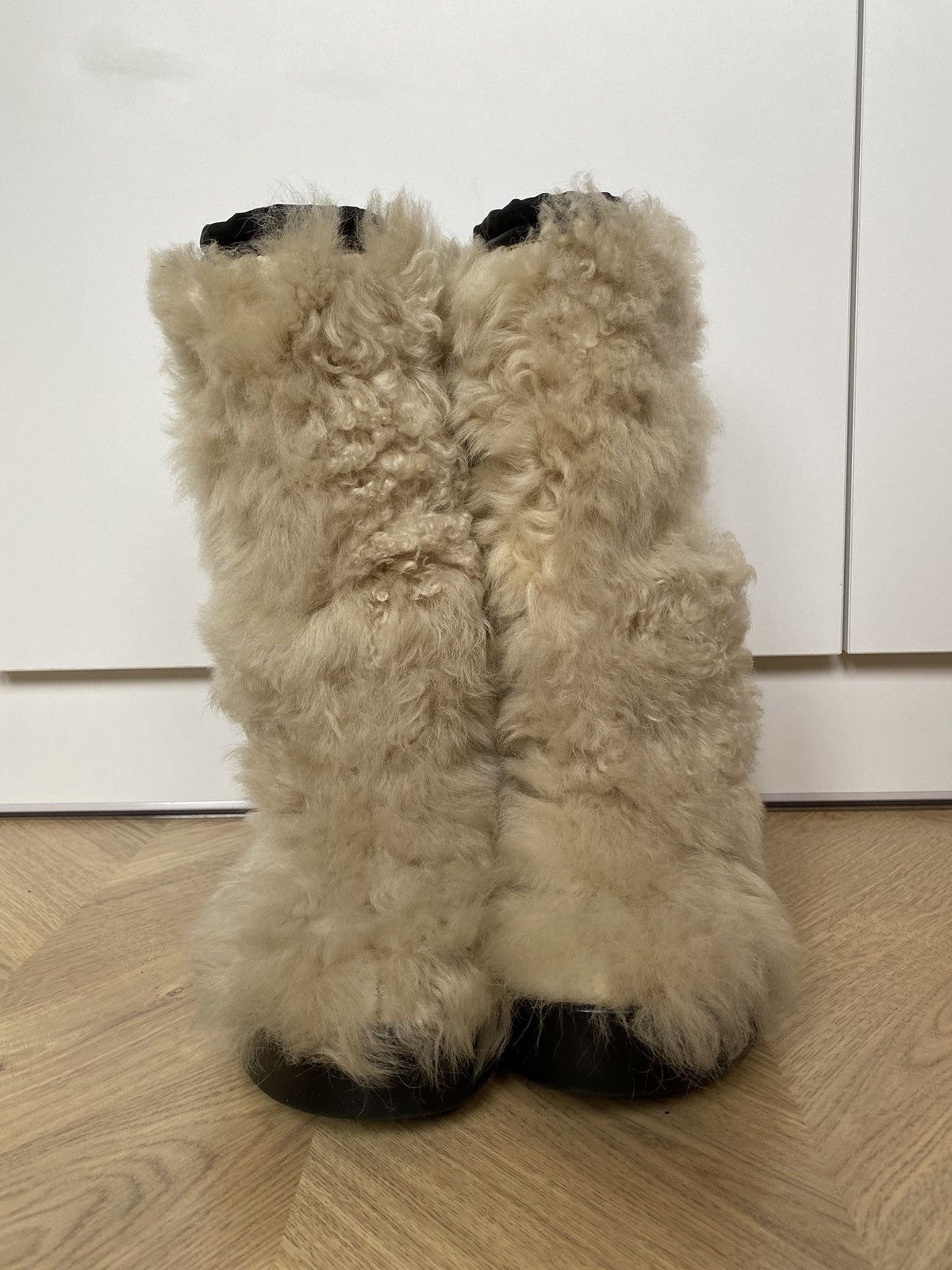 Prada × Vintage Prada Yeti sheep Fur Rare Snow Boots shearling beige Size US 7.5 / IT 37.5 - 3 Thumbnail