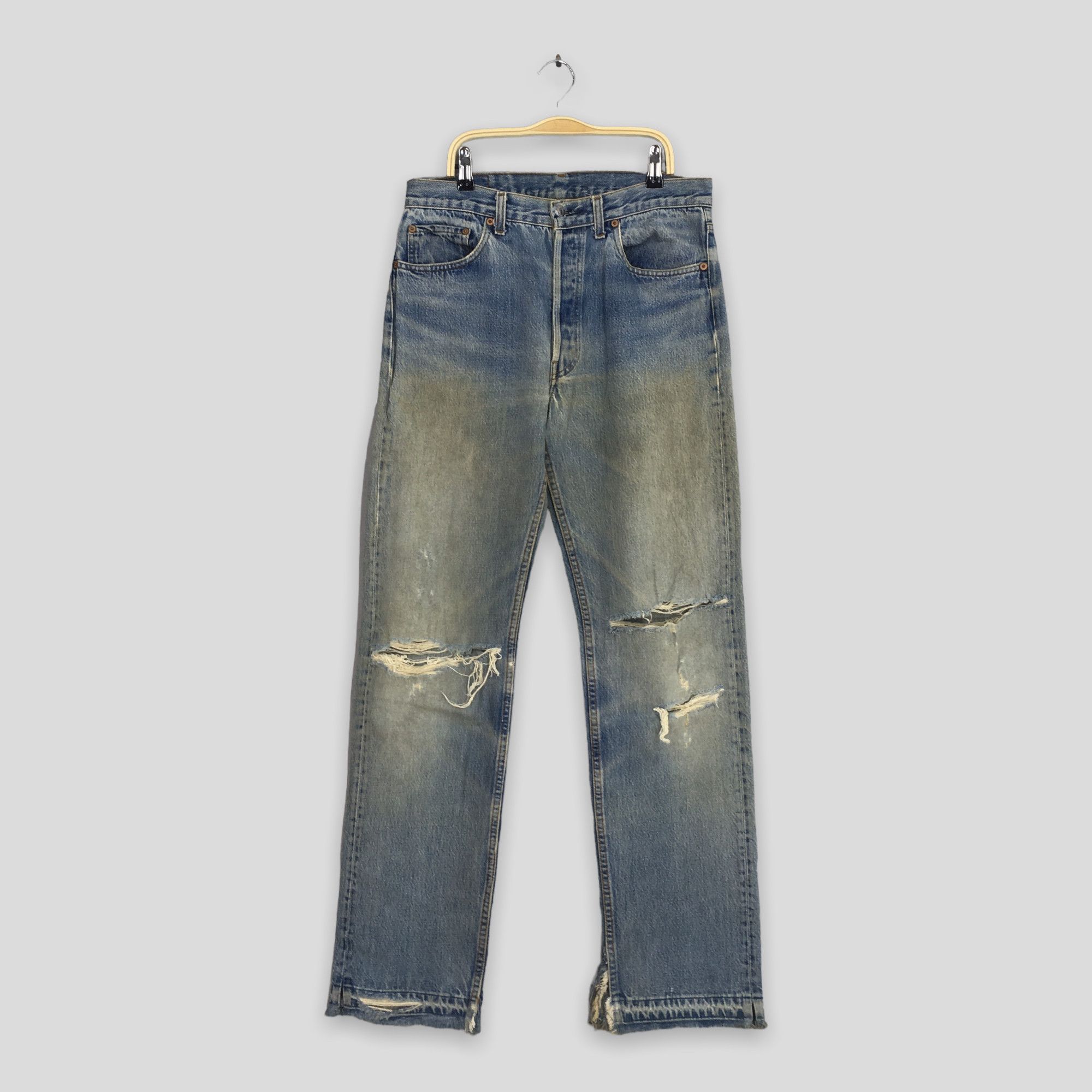 Image of Distressed Denim x Jean Size 31X28.5 Vintage Levi's 501 Distressed Jeans Release Hem in Blue, Men's