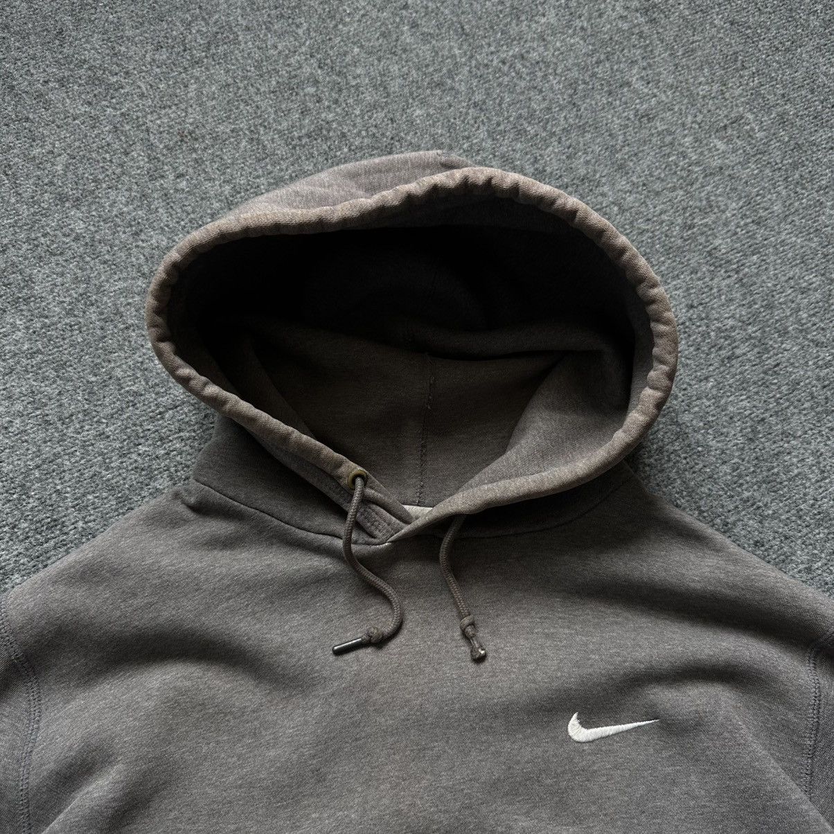 Nike VTG Japanese Style Dark Gray Hoodie Nike Size L Distressed Size US L / EU 52-54 / 3 - 7 Thumbnail