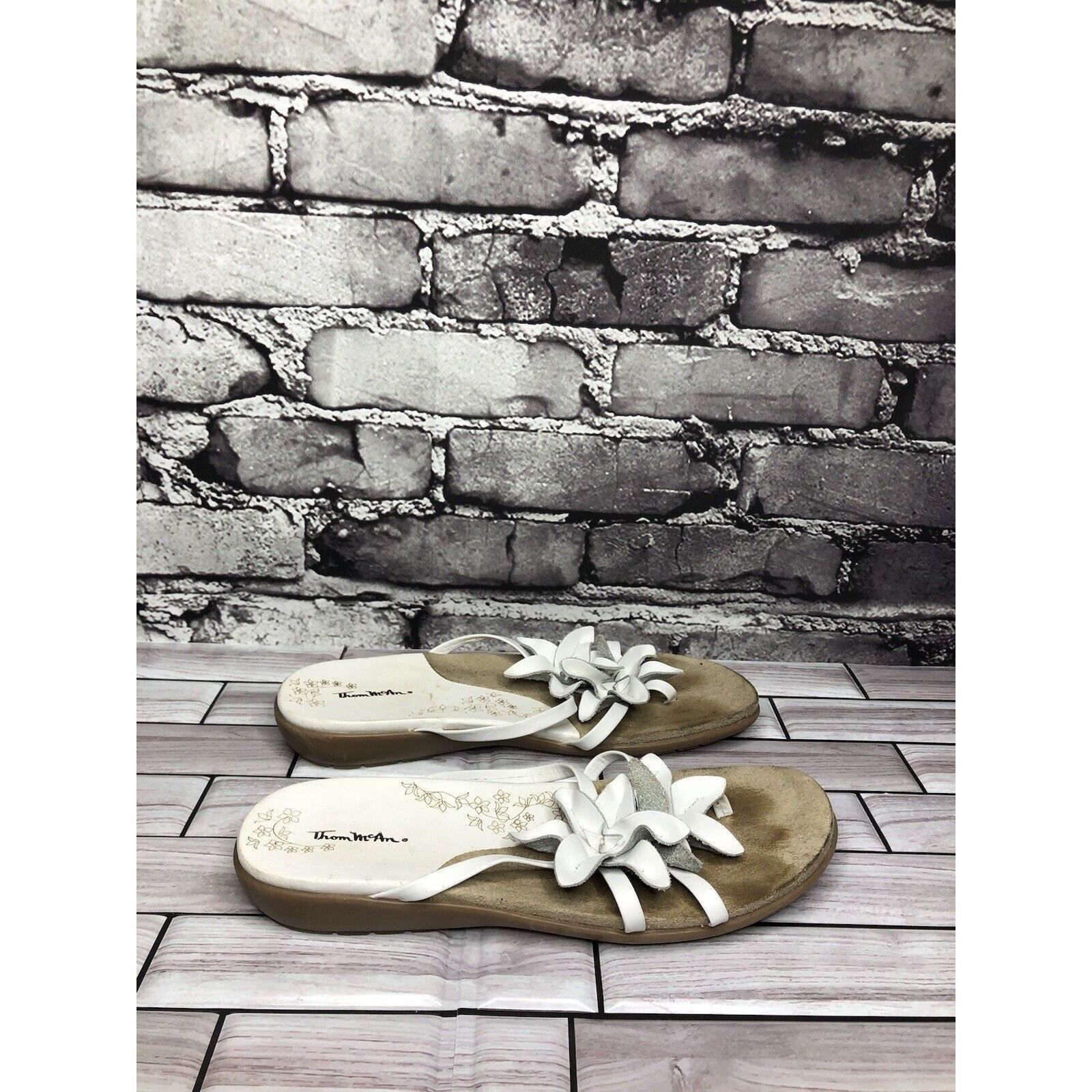 Other Thom McAn White Leather Floral Flip Flop Wedge Sandals Women Size US 6 / IT 36 - 4 Thumbnail