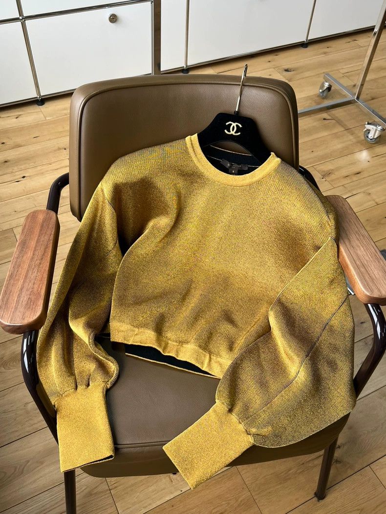 Louis Vuitton Louis Vuitton Gold Knitwear sweater 2502-Nextarrow Size US S / EU 44-46 / 1 - 1 Thumbnail