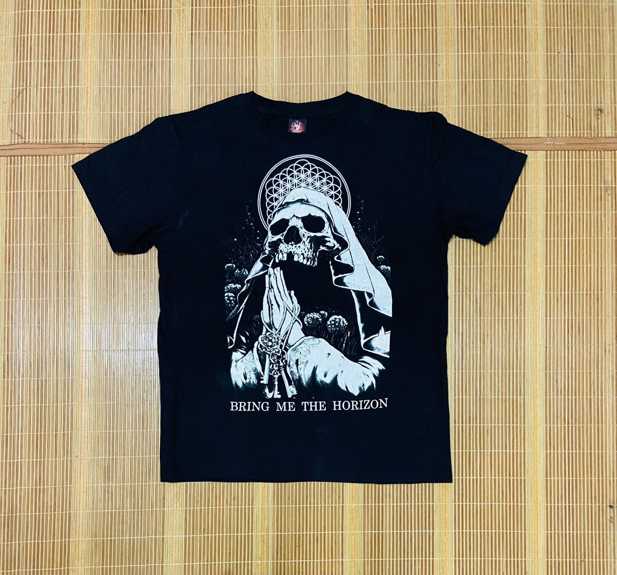 Band Tees BRING ME THE HORIZONS SKULL GRAPHICS TEE Size US L / EU 52-54 / 3 - 1 Thumbnail