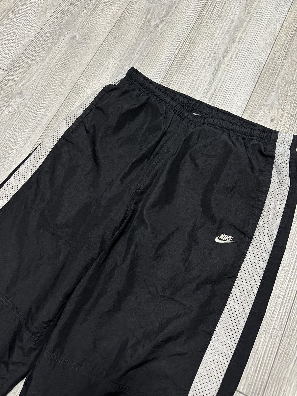 Nike Vintage Nike Track Pants Nylon Drill Y2K Hype Baggy Size US 34 / EU 50 - 2 Thumbnail
