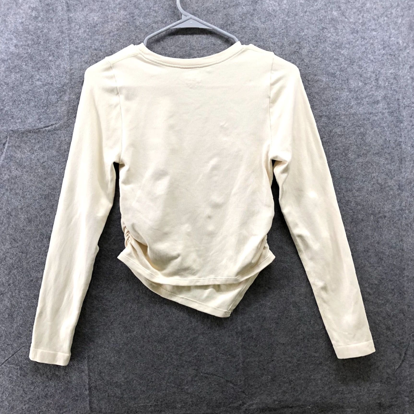 Vintage VINTAGE OQQ Women's Cropped T-Shirt Long Sleeve Activewear M Beige Stretch Breathable Moisuture Wicking Gym Yoga Size M / US 6-8 / IT 42-44 - 2 Thumbnail