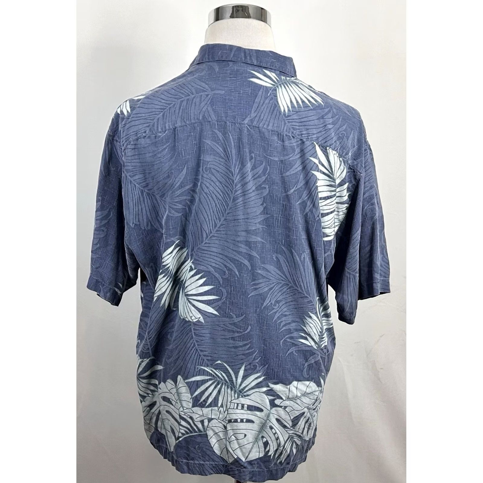 Tommy Bahama Tommy Bahama Button-Up Hawaiian Shirt Blue Floral 100% Silk L Adult Mens Capalua Mercedes Championship Cap Collar Shirt Size US L / EU 52-54 / 3 - 6 Thumbnail