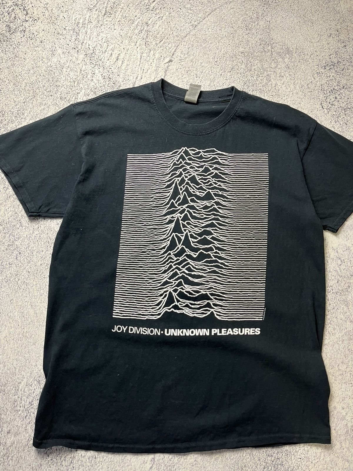 Band Tees Vintage Joy Division Unkown Pleasures Graphic 2016 T-Shirt Size US L / EU 52-54 / 3 - 3 Thumbnail