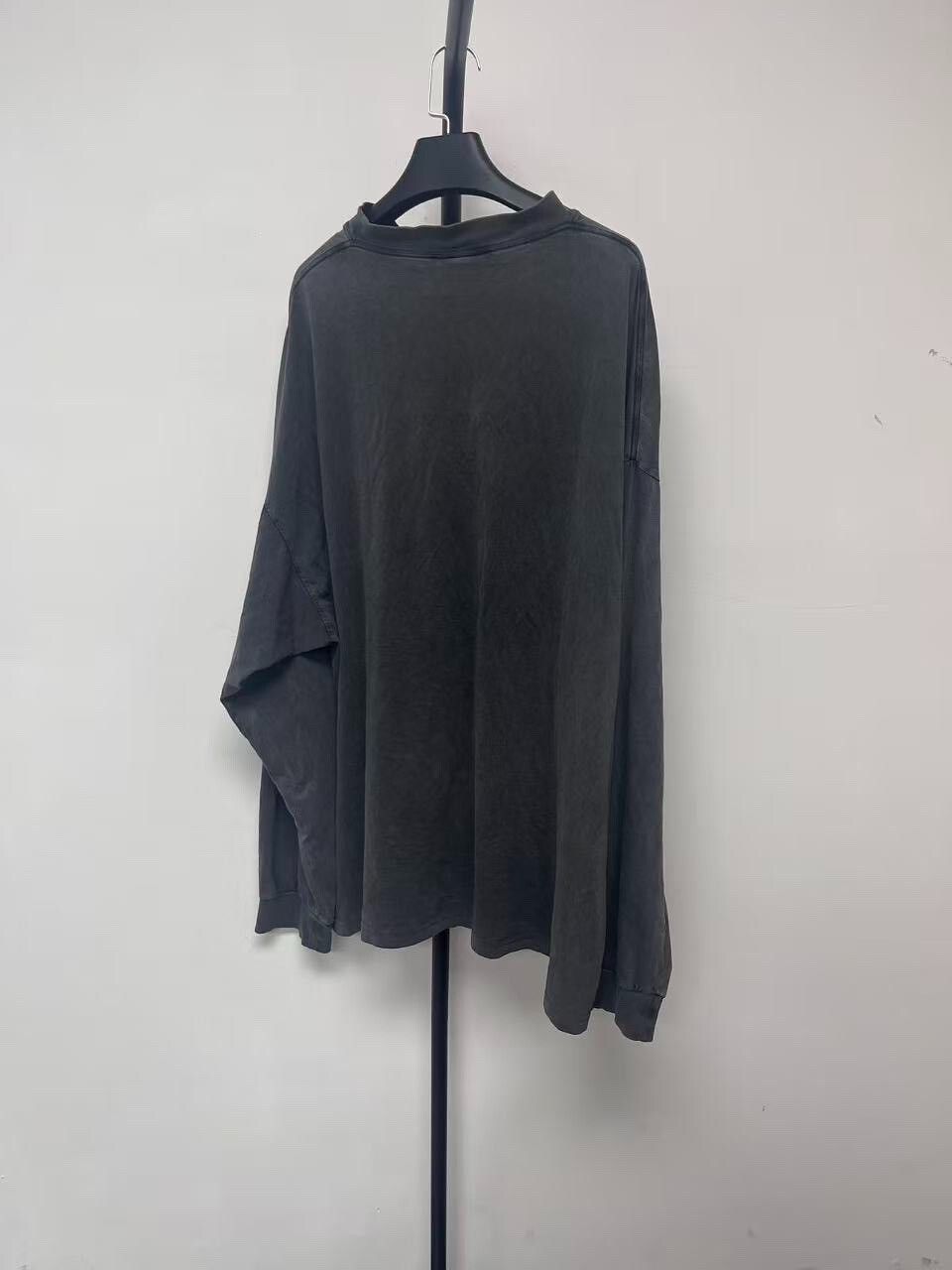 Balenciaga balenciaga graphic long sleeve t-shirt men Size US L / EU 52-54 / 3 - 2 Thumbnail