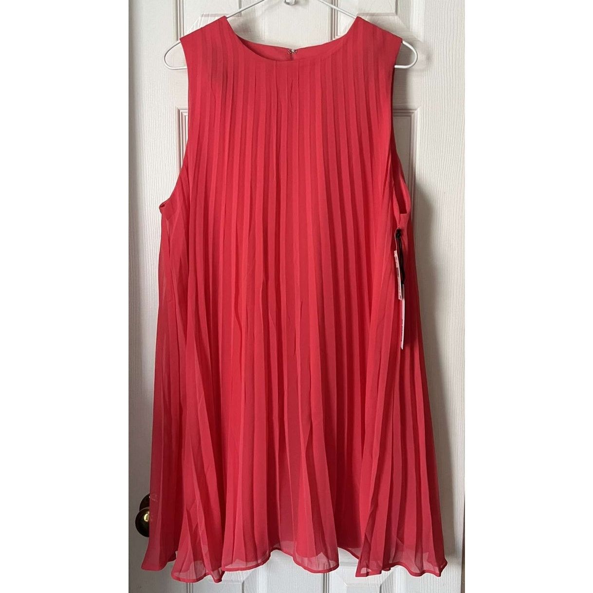 BB Dakota BB Dakota Women's Red Coral Sleeveless Pleated Dress Size L Size L / US 10 / IT 46 - 3 Thumbnail