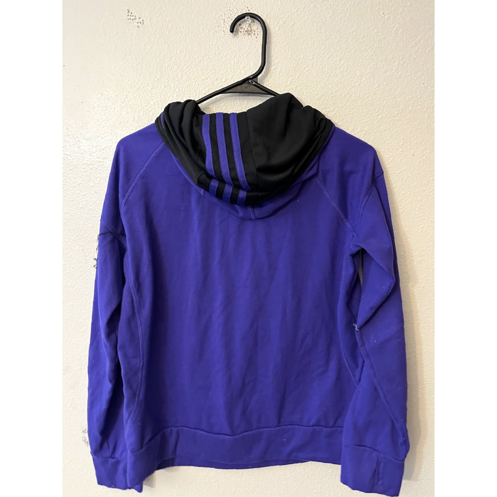 Adidas Adidas Hoodie Womens Medium 12-14 Purple Sweatshirt Pullover Logo Activewear Crew Neck Long Sleeve Pockets Size M / US 6-8 / IT 42-44 - 2 Thumbnail