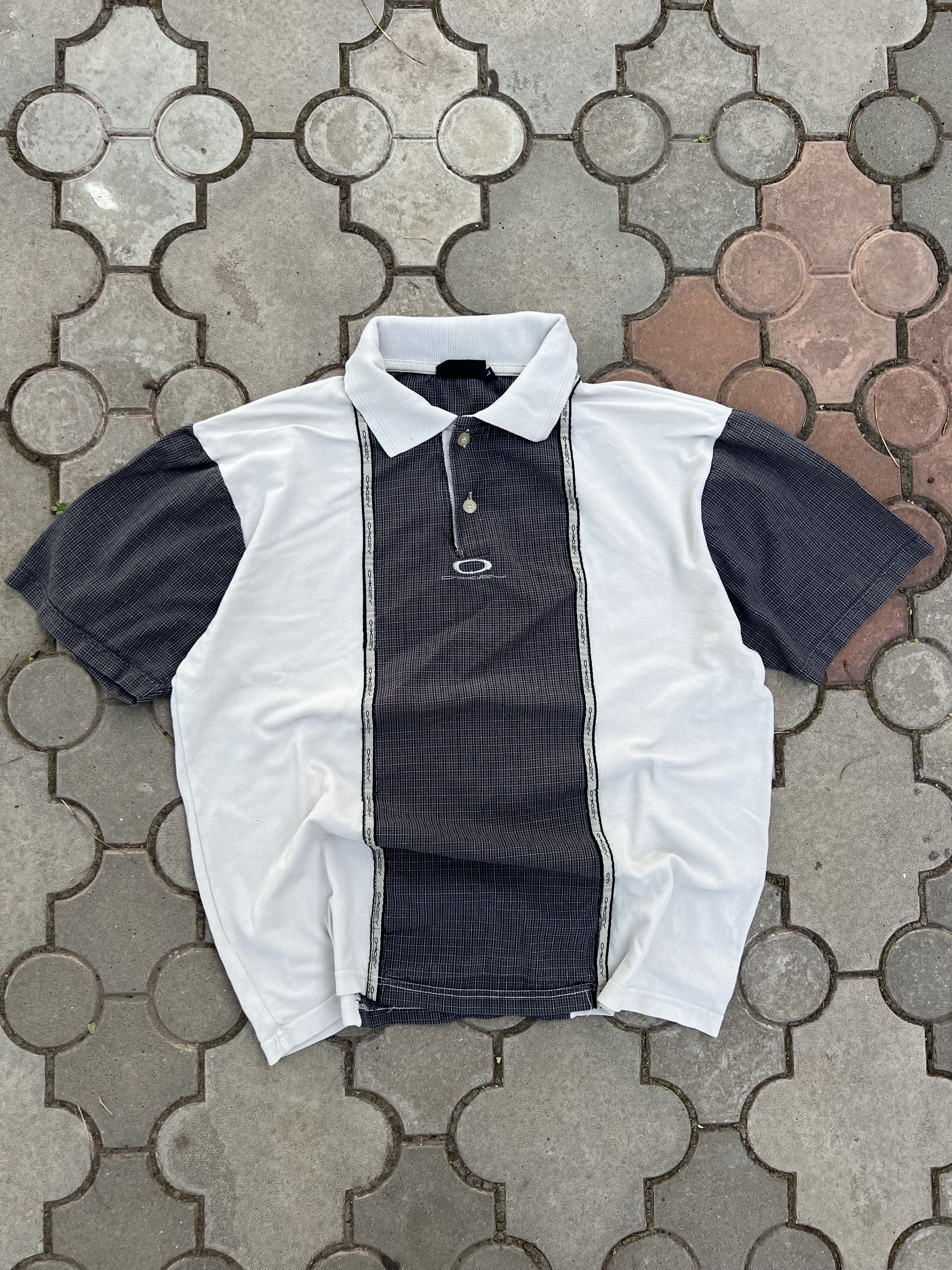 Oakley Vintage Oakley Center Logo Polo Tee Y2K USA Size US L / EU 52-54 / 3 - 1 Thumbnail