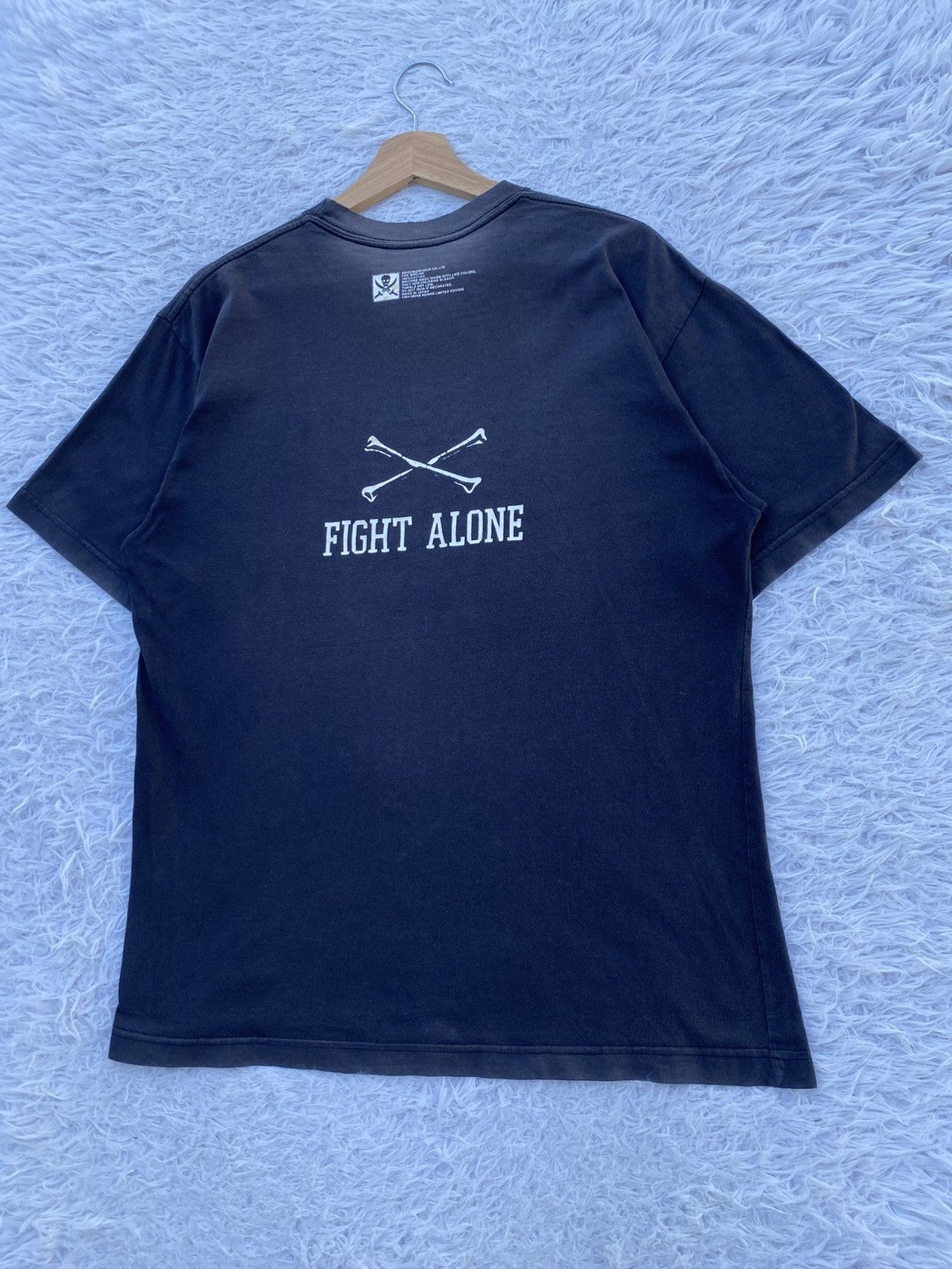 Neighborhood Rare Vintage 2004 Neighborhood "Fight Alone" Tshirt Size US L / EU 52-54 / 3 - 14 Thumbnail