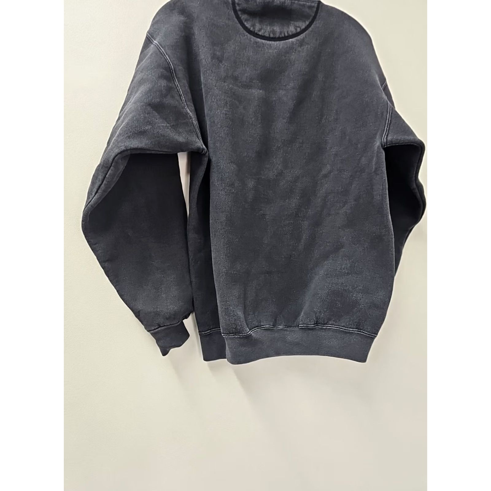 Hard Rock Cafe Newport Beach Vintage Hard Rock Cafe Embroidered Medium Black Crewneck SweaterMan Womens Boys Girls Size US M / EU 48-50 / 2 - 4 Thumbnail